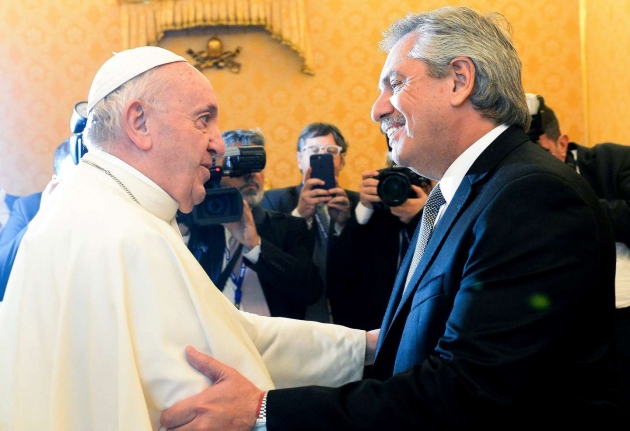 El Papa Francisco y Alberto Fernández, durante una audiencia privada de enero de 2020 (Foto: DPA/Presidencia).